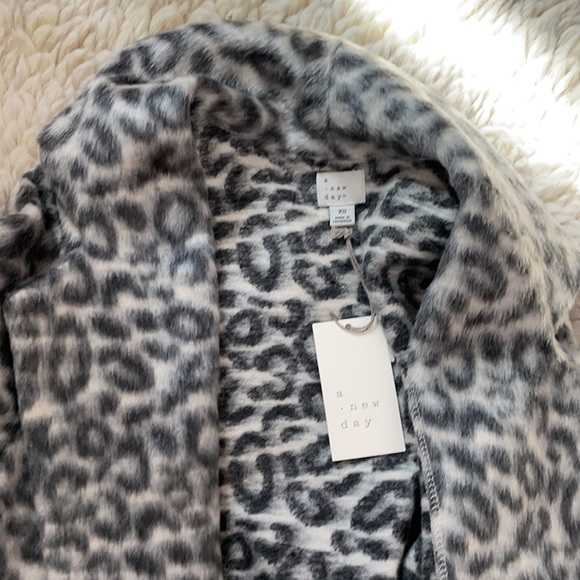 ❤️💚💜  ✨ a new day animal print coat ✨ - Picture 3 of 3